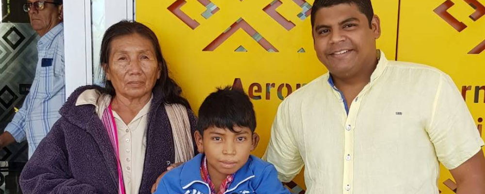 Niño wayuu vuelve a caminar gracias a innovadora cirugía de médicos de la Clínica Colsanitas